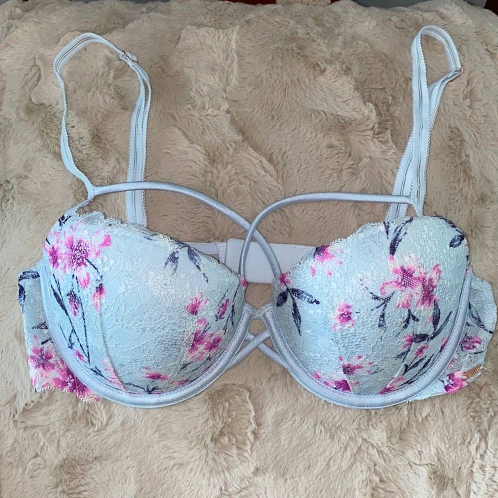Like new, Pink by Victoria’s Secret date push-up bra in blue floral lace sz 34C